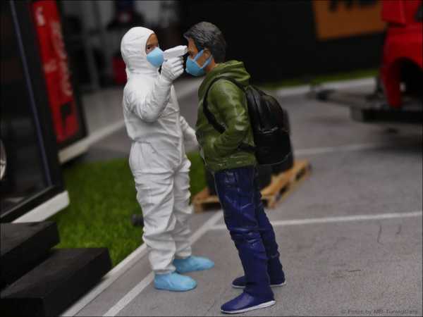 1:18 Corona Tester Figure